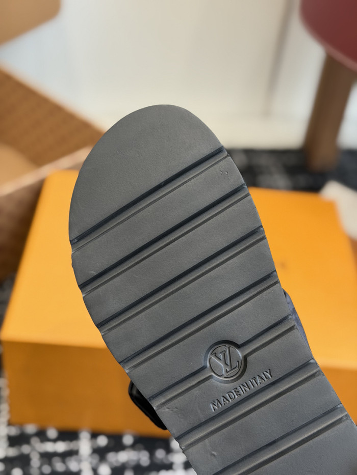 L&V sandal 83