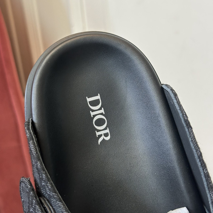 D10r SANDAL 21