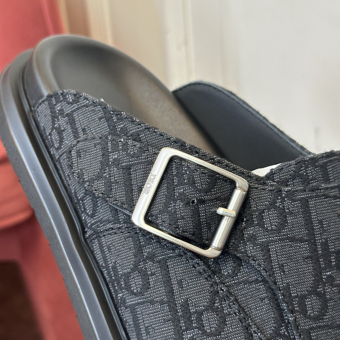 D10r SANDAL 21