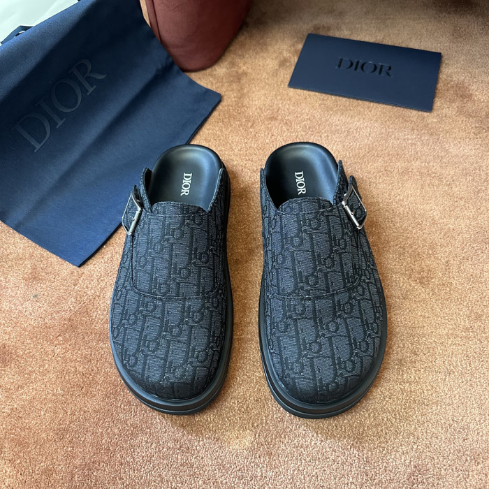 D10r SANDAL 21