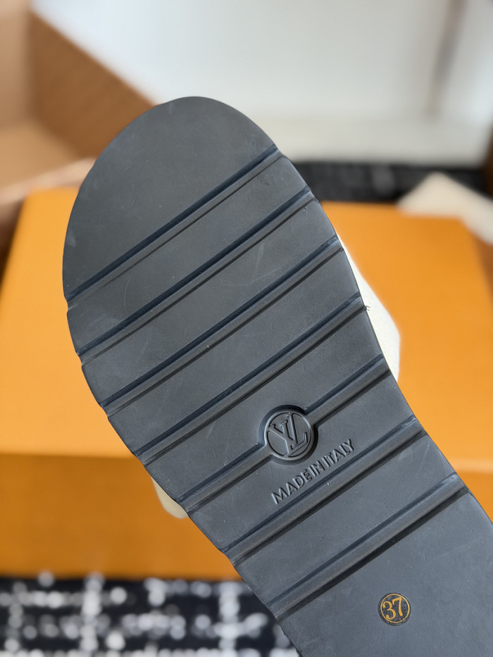 L&V sandal 81