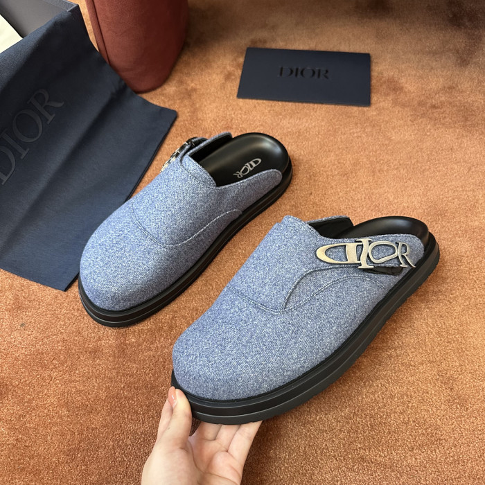D10r SANDAL 18