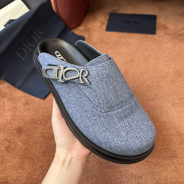 D10r SANDAL 18