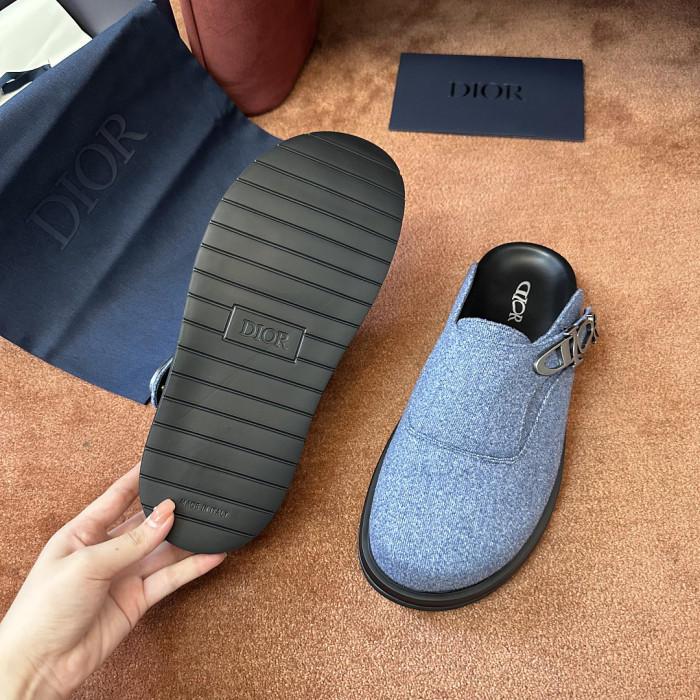 D10r SANDAL 18