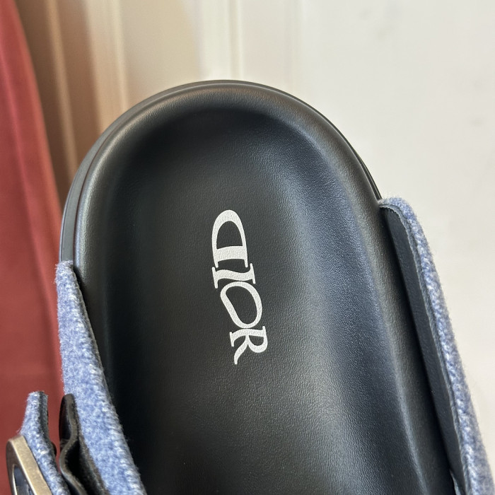 D10r SANDAL 18