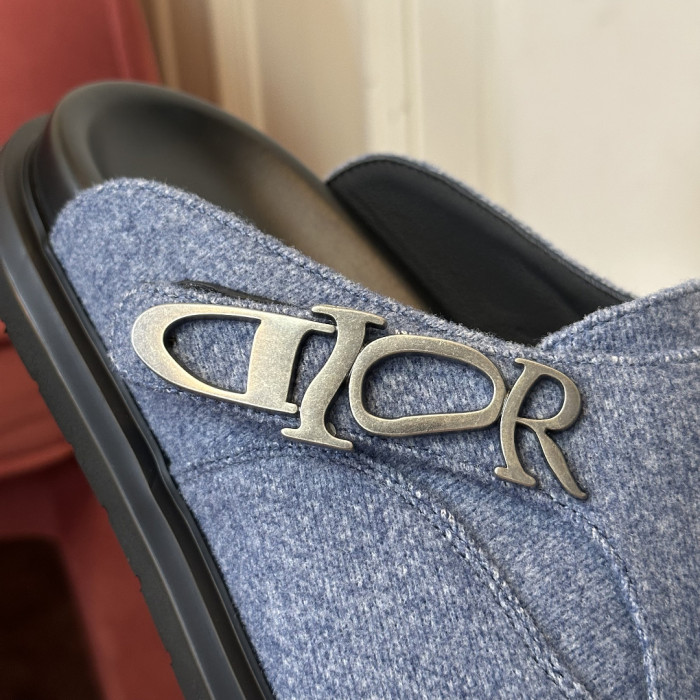 D10r SANDAL 18