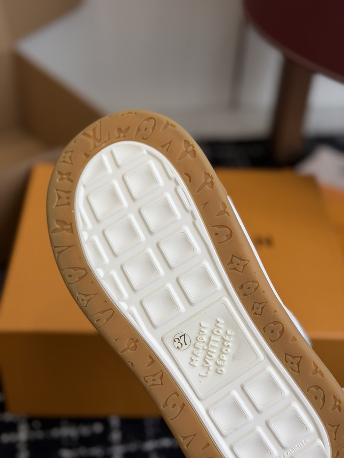 LV snekaers 298