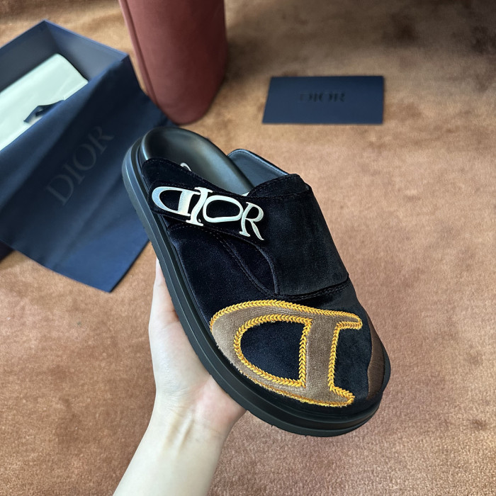 D10r SANDAL 25