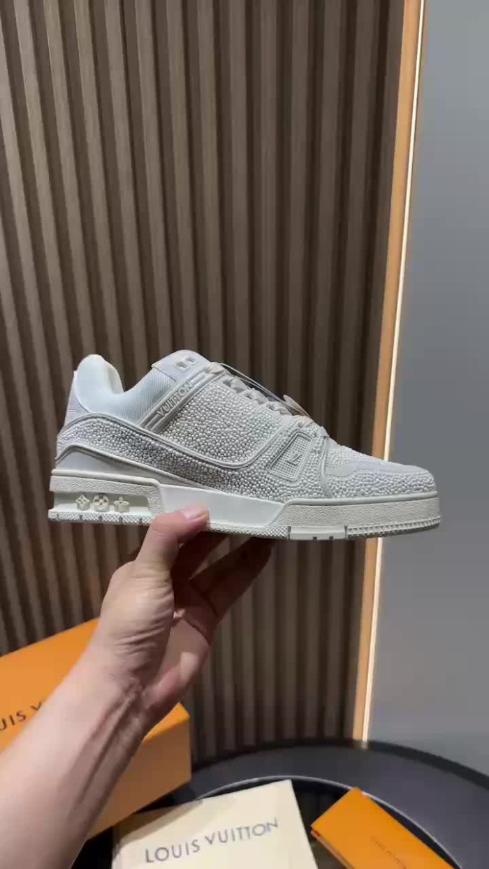 LV snekaers 150