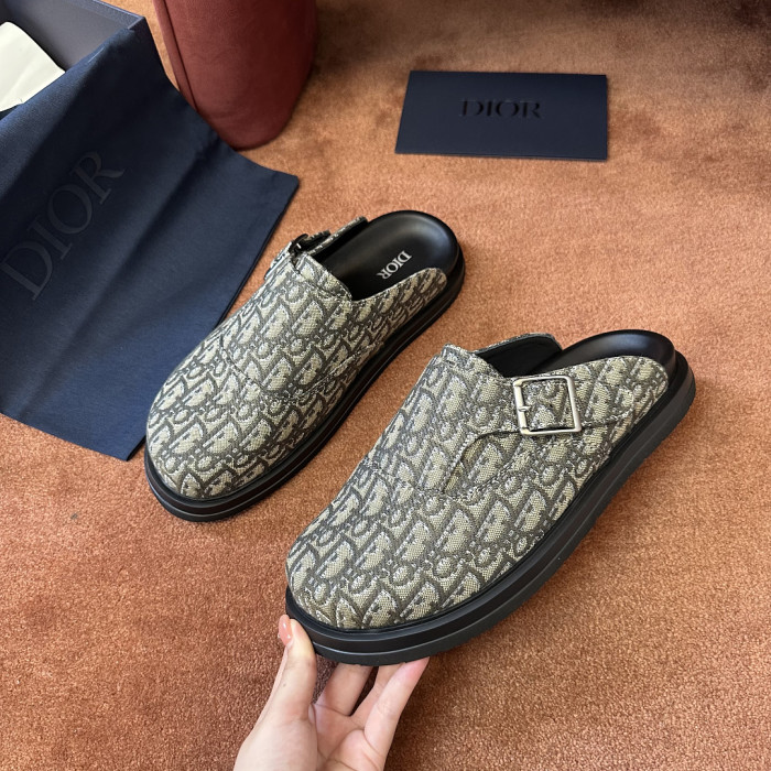 D10r SANDAL 22