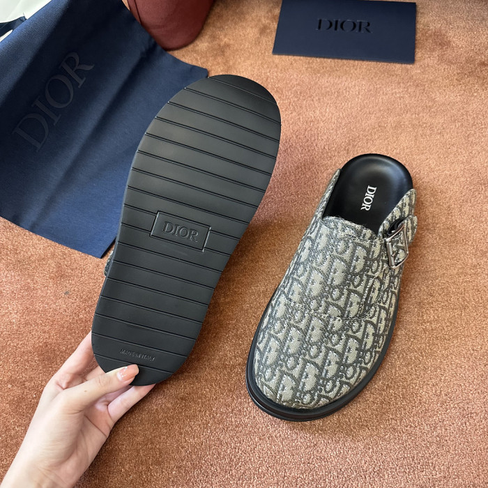 D10r SANDAL 22