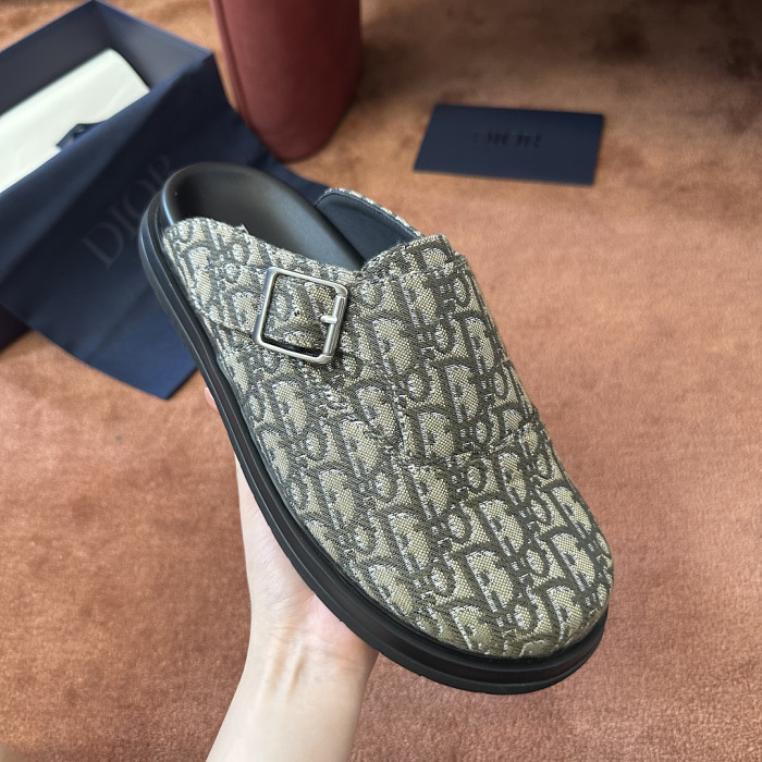 D10r SANDAL 22