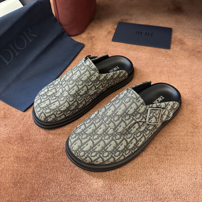D10r SANDAL 22