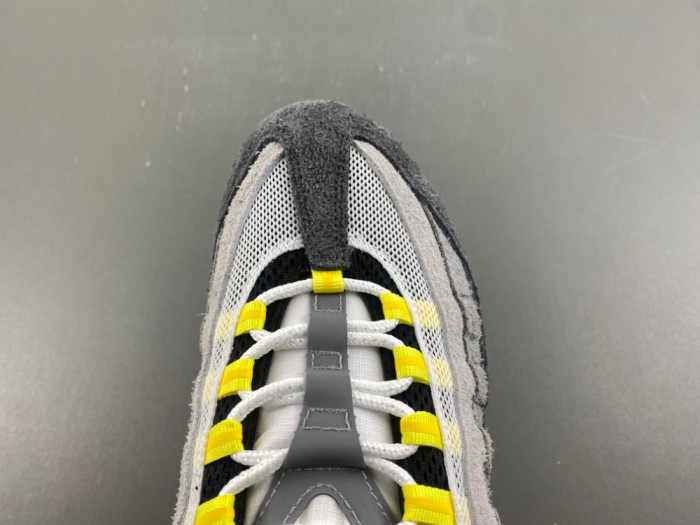 UNDEFEATED × Nike Air Max 95 Opti Yellow -IB4523-002