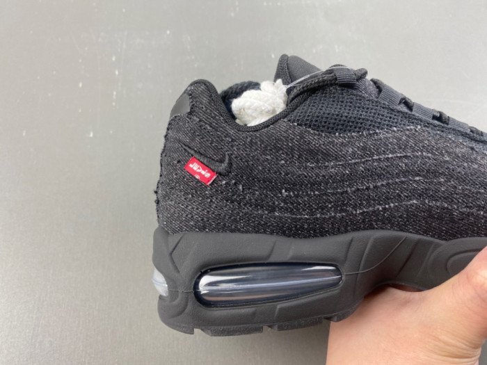 Air Max 95 x Levi