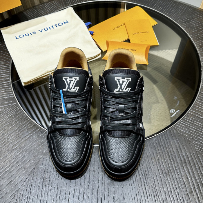 LV snekaers 157