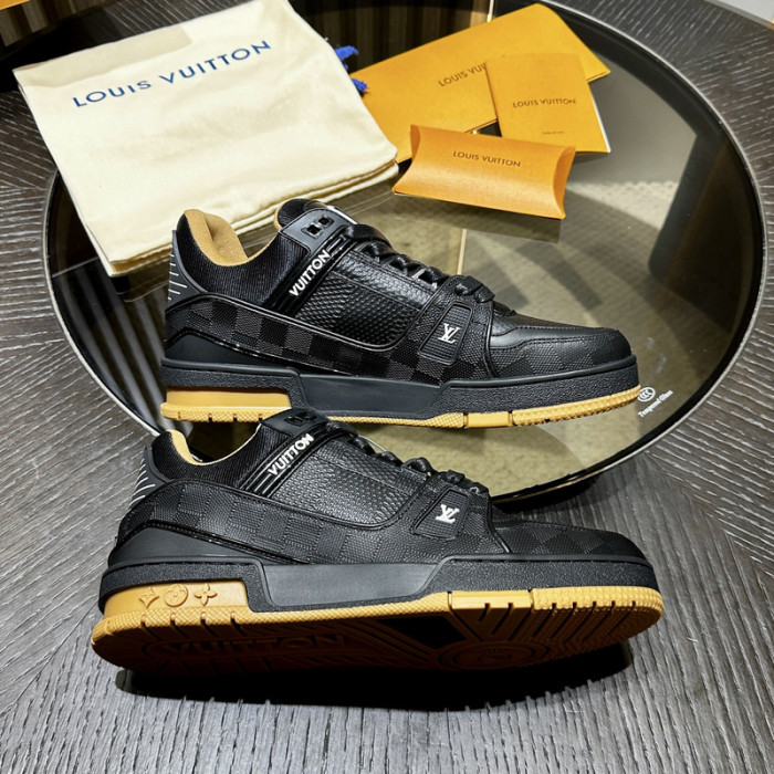 LV snekaers 157
