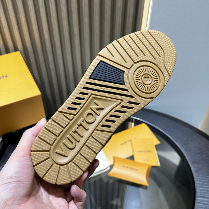 LV snekaers 157