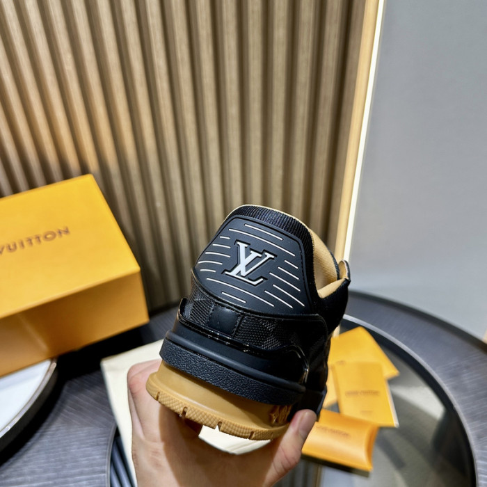 LV snekaers 157