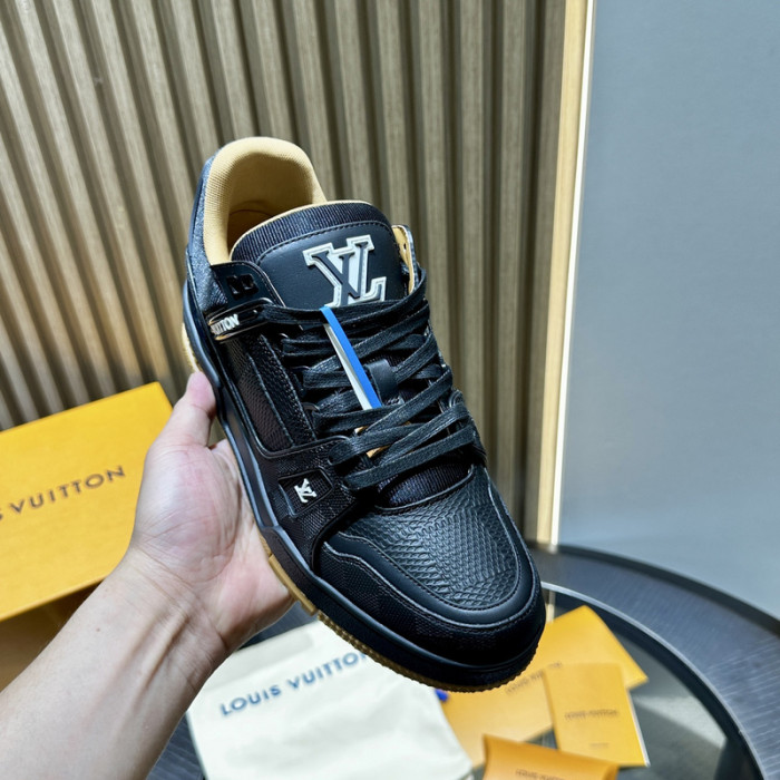 LV snekaers 157