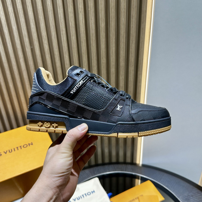 LV snekaers 157