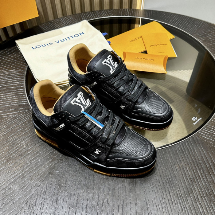 LV snekaers 157