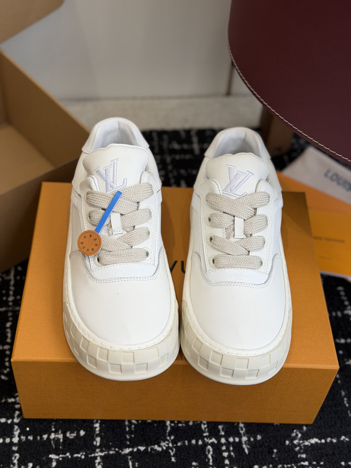 LV snekaers 305