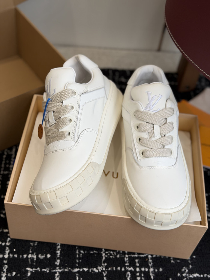 LV snekaers 305