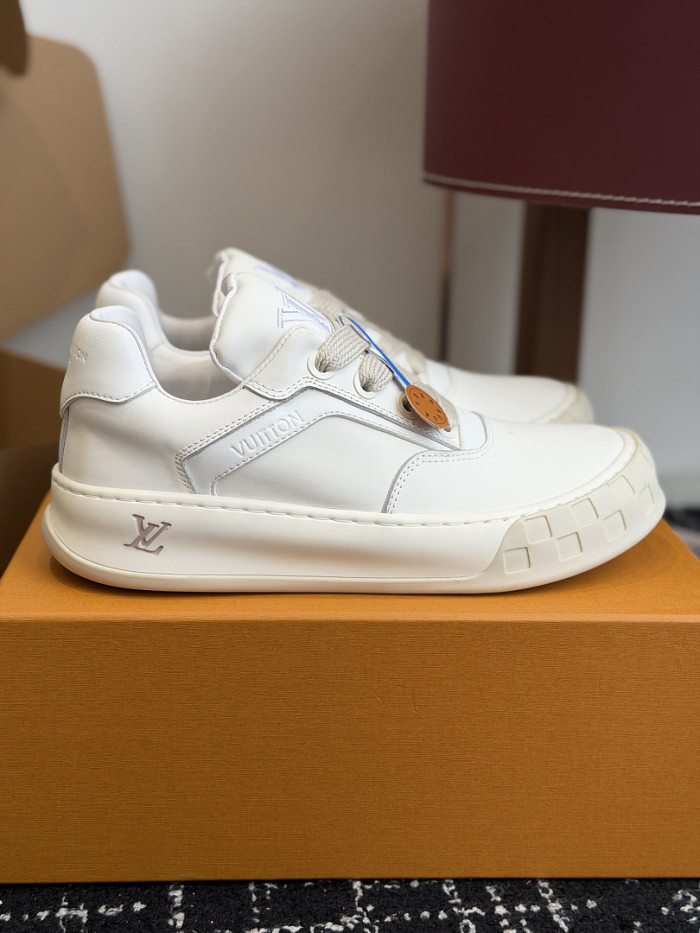 LV snekaers 305