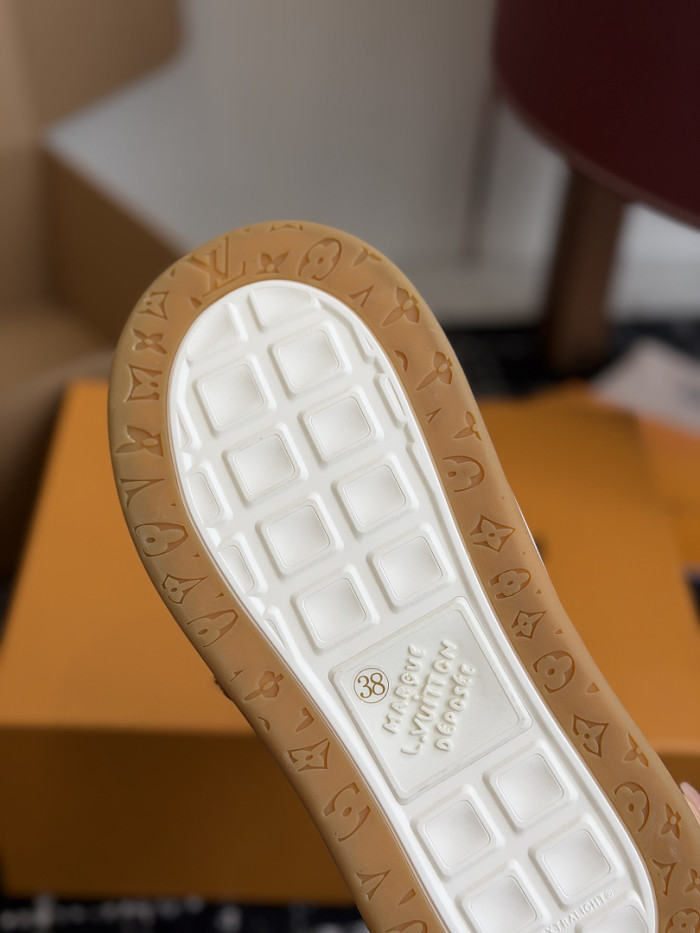 LV snekaers 295