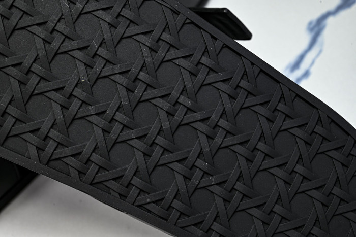 D10r SANDAL 14