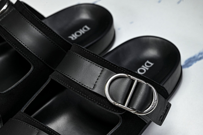 D10r SANDAL 14