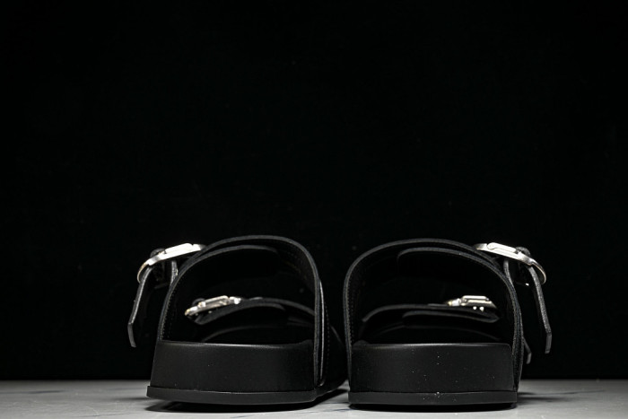 D10r SANDAL 14