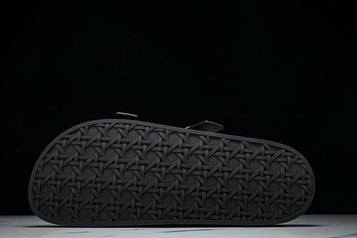 D10r SANDAL 14