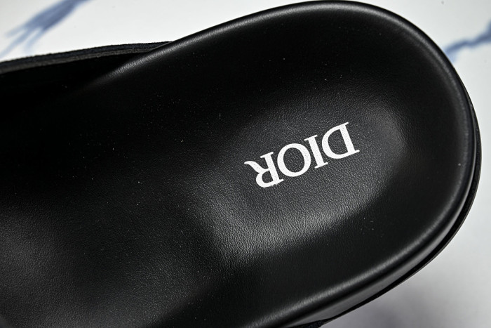 D10r SANDAL 14