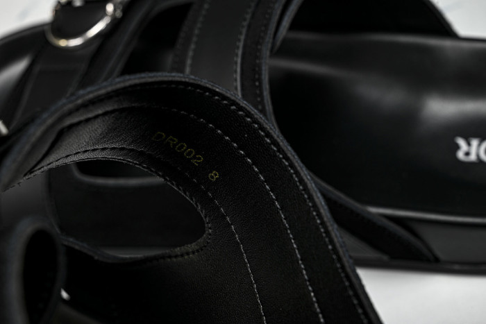 D10r SANDAL 14