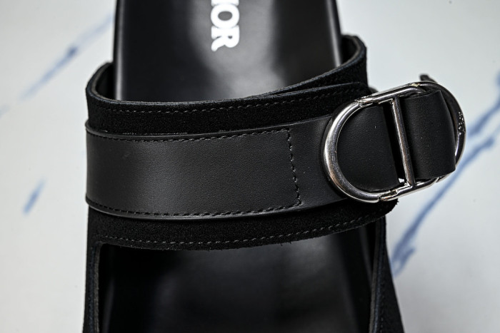 D10r SANDAL 14