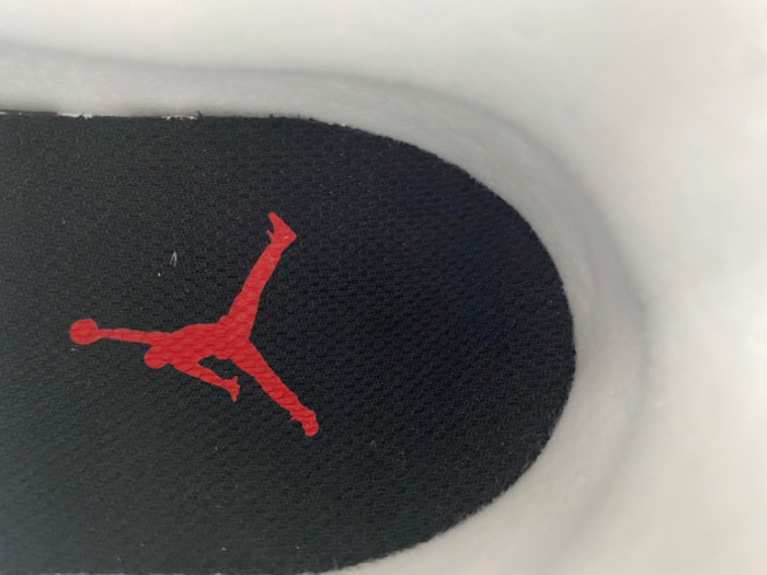 Air Jordan 4 Retro-HQ0207-106