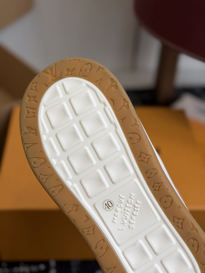 LV snekaers 302