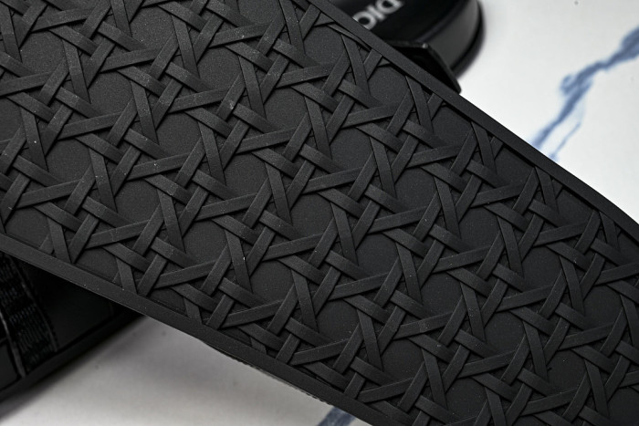 D10r SANDAL 13