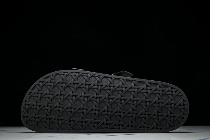 D10r SANDAL 13
