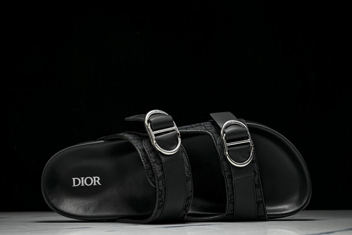 D10r SANDAL 13