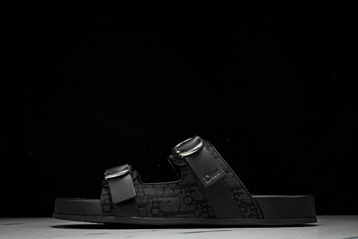 D10r SANDAL 13