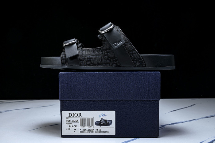 D10r SANDAL 13