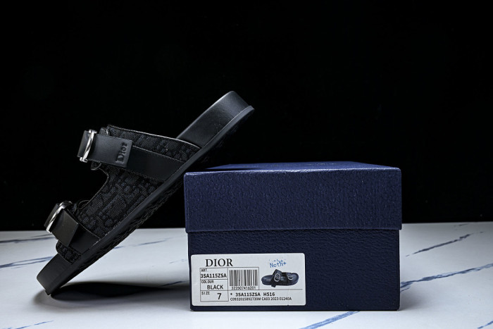 D10r SANDAL 13