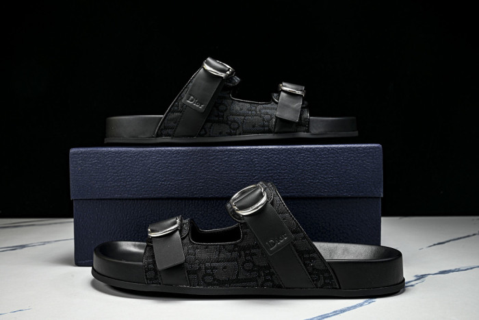D10r SANDAL 13