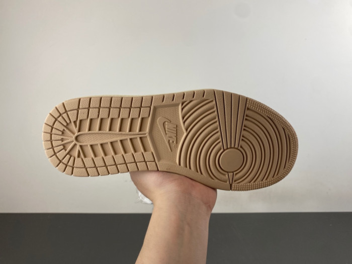 Travis Scott x Air Jordan 1 Low -DM7866-106