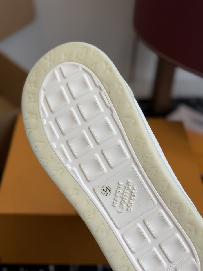 LV snekaers 304