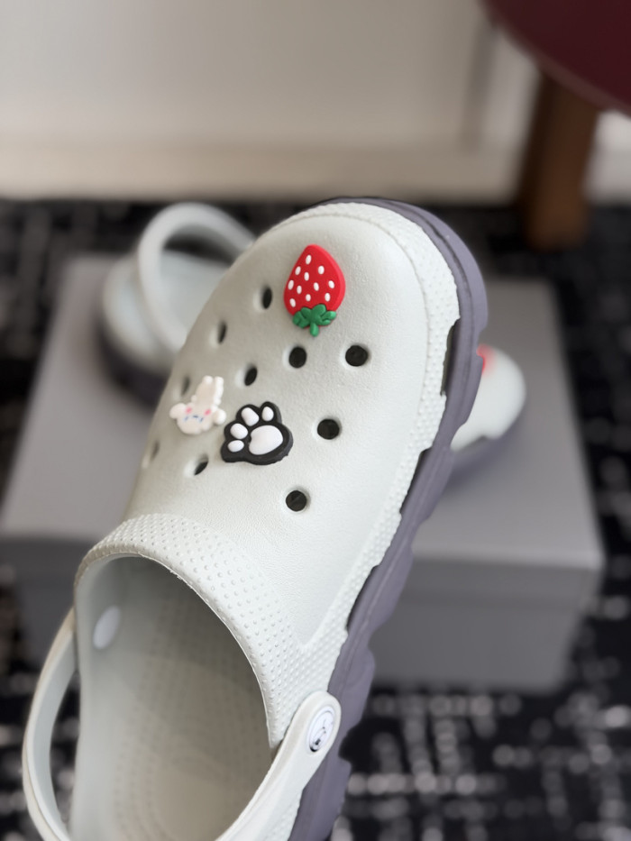 Ba1en*iaga Sandal 52