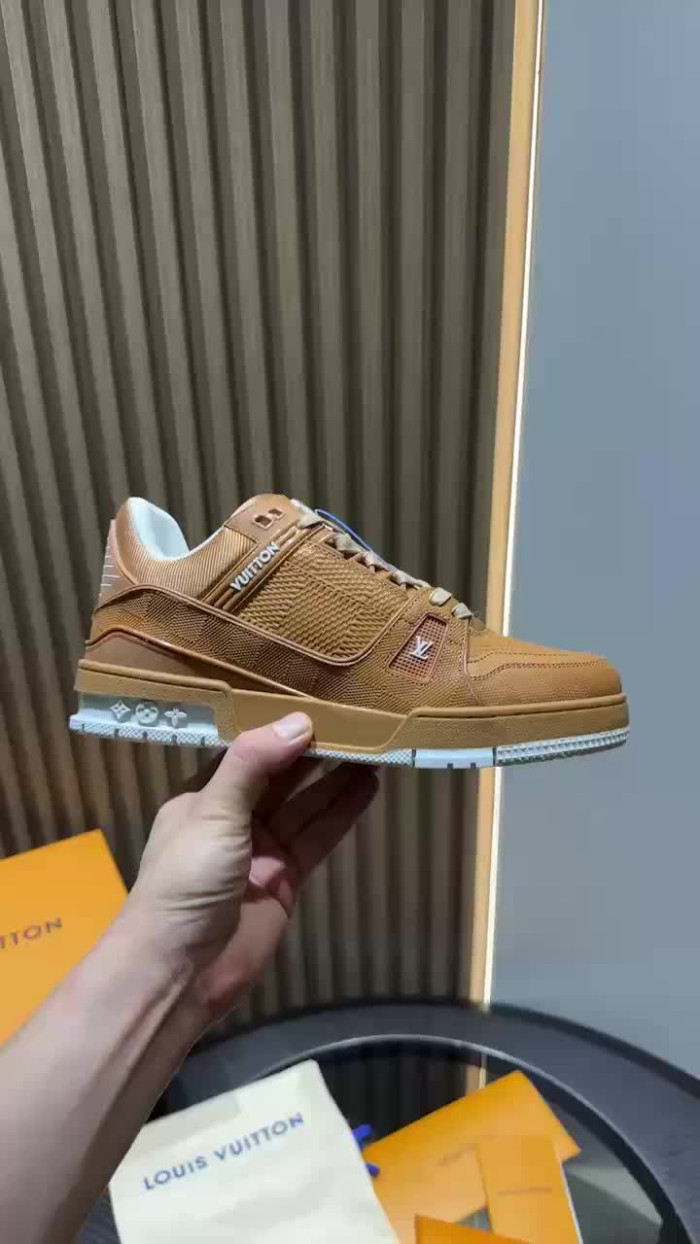 LV snekaers 156